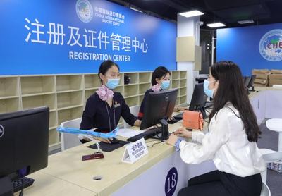 東航“進(jìn)博之窗”禮儀服務(wù) 展現(xiàn)中國(guó)風(fēng)采，助力國(guó)際盛會(huì)